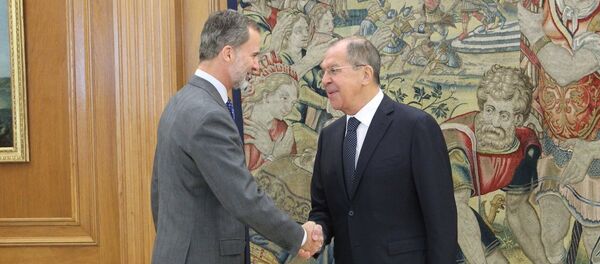 El monarca español, Felipe VI, y el ministro de Asuntos Exteriores de Rusia, Serguéi Lavrov - Sputnik Mundo