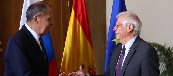 El ministro ruso de Asuntos Exteriores, Serguéi Lavrov, con su homólogo español, Josep Borrell - Sputnik Mundo