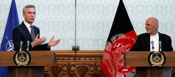 El secretario general de la OTAN, Jens Stoltenberg, con el presidente de Afganistán, Ashraf Ghani - Sputnik Mundo