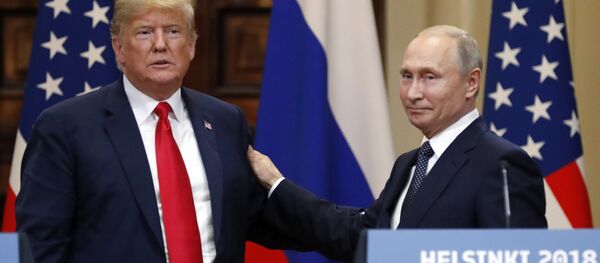 Los presidentes de EEUU, Donald Trump, y Rusia, Vladímir Putin, sostienen un encuentro el 16 de julio de 2018 en Helsinki (Finlandia) - Sputnik Mundo