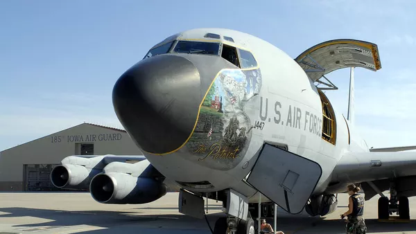 Imagen referencial de un KC 135, uno de los aviones de reaprovisionamiento de combustible que EEUU quiere desplegar en Uruguay durante el G20