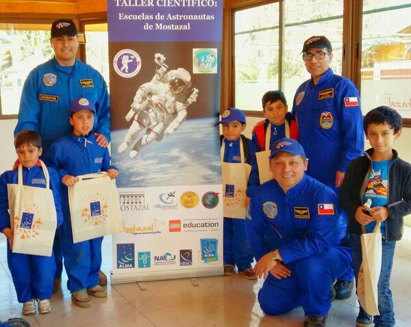 En 2017, unos 35 alumnos de la Escuela de Astronautas de Mostazal visitaron el Observatorio ALMA en San Pedro de Atacama En 2017, unos 35 alumnos de la Escuela de Astronautas de Mostazal visitaron el Observatorio ALMA en San Pedro de Atacama - Sputnik Mundo