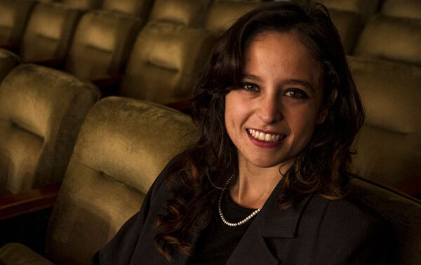 Dora González posa para foto - Sputnik Mundo