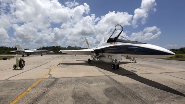 Un F/A-18 de la NASA, foto archivo - Sputnik Mundo