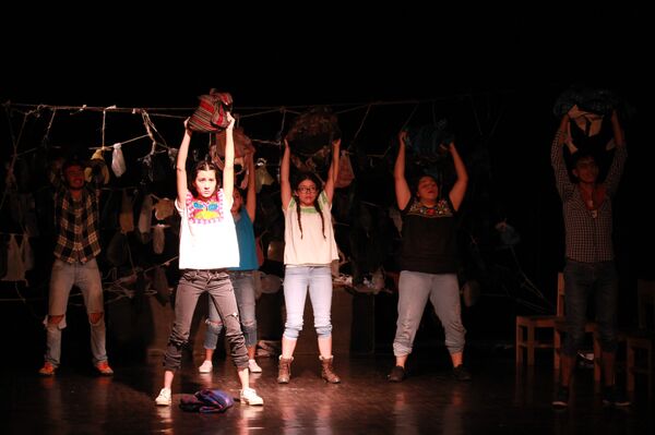 Obra El viaje de los Cantores de H. Salcedo (2018) - Sputnik Mundo