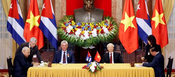 El presidente cubano, Miguel Díaz-Canel,  y el presidente de Vietnam, Nguyen Phu Trong - Sputnik Mundo