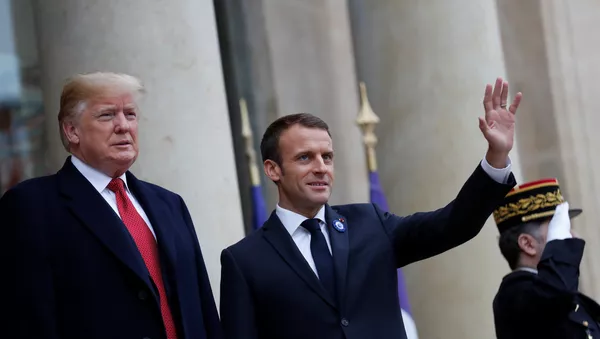 El presidente de EEUU, Donald Trump, junto a su homólogo francés, Emmanuel Macron - Sputnik Mundo