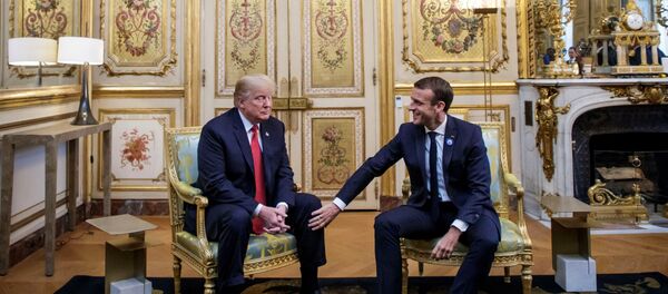 El presidente de EEUU, Donald Trump, junto a su homólogo francés, Emmanuel Macron - Sputnik Mundo