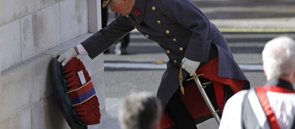 El príncipe Carlos conmemora el 100 aniversario del fin de la Primera Guerra Mundial en Londres - Sputnik Mundo