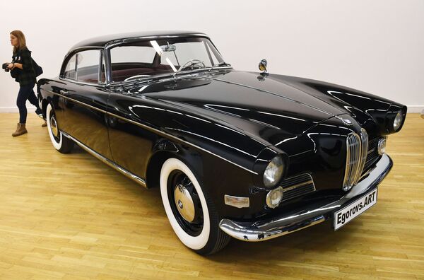 Insuperables y singulares: exhibición de automóviles en Moscú - Sputnik Mundo