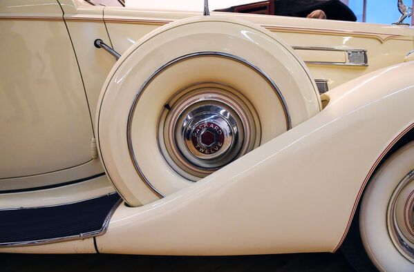 Insuperables y singulares: exhibición de automóviles en Moscú - Sputnik Mundo