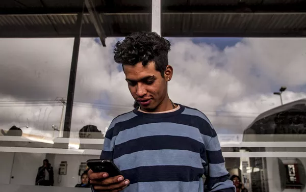 Estado de México. Marvin espera la terminal de Tepotzotlán a que llegue el autobús de la compañía Coordinados, que ofrecieron un descuento en el costo de los boletos a Querétaro, la siguiente parada en el camino a EEUU - Sputnik Mundo
