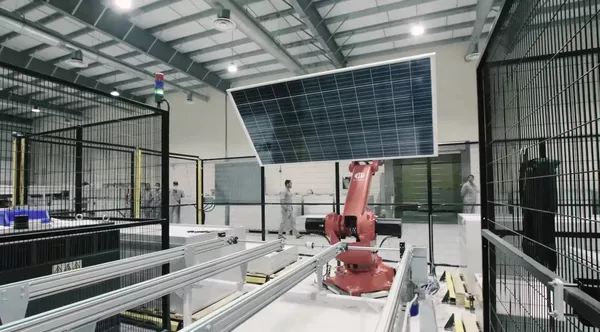 Fábrica de paneles solares en Riad Fábrica de paneles solares en Riad - Sputnik Mundo
