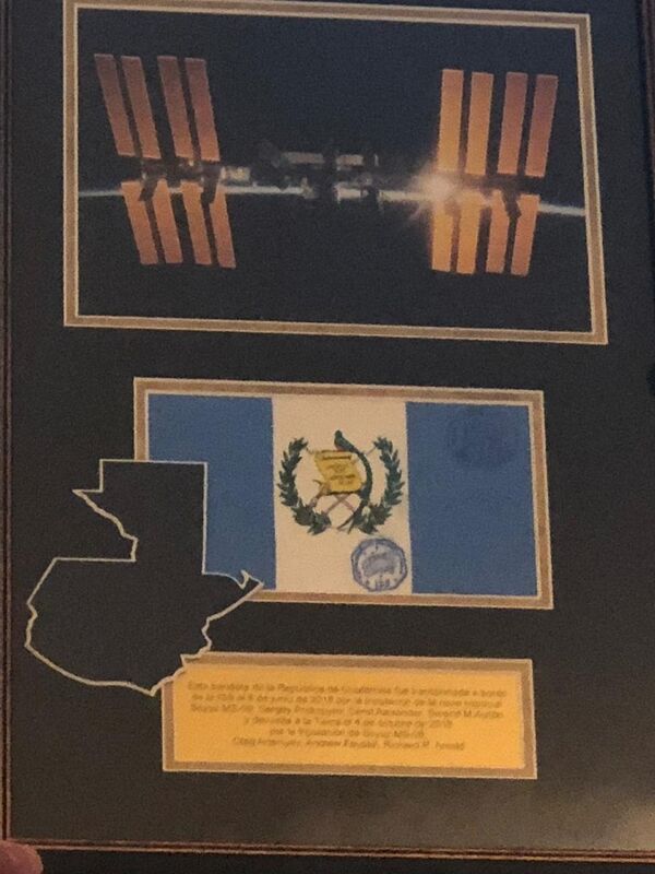 Bandera de Guatemala que viajó al espacio - Sputnik Mundo
