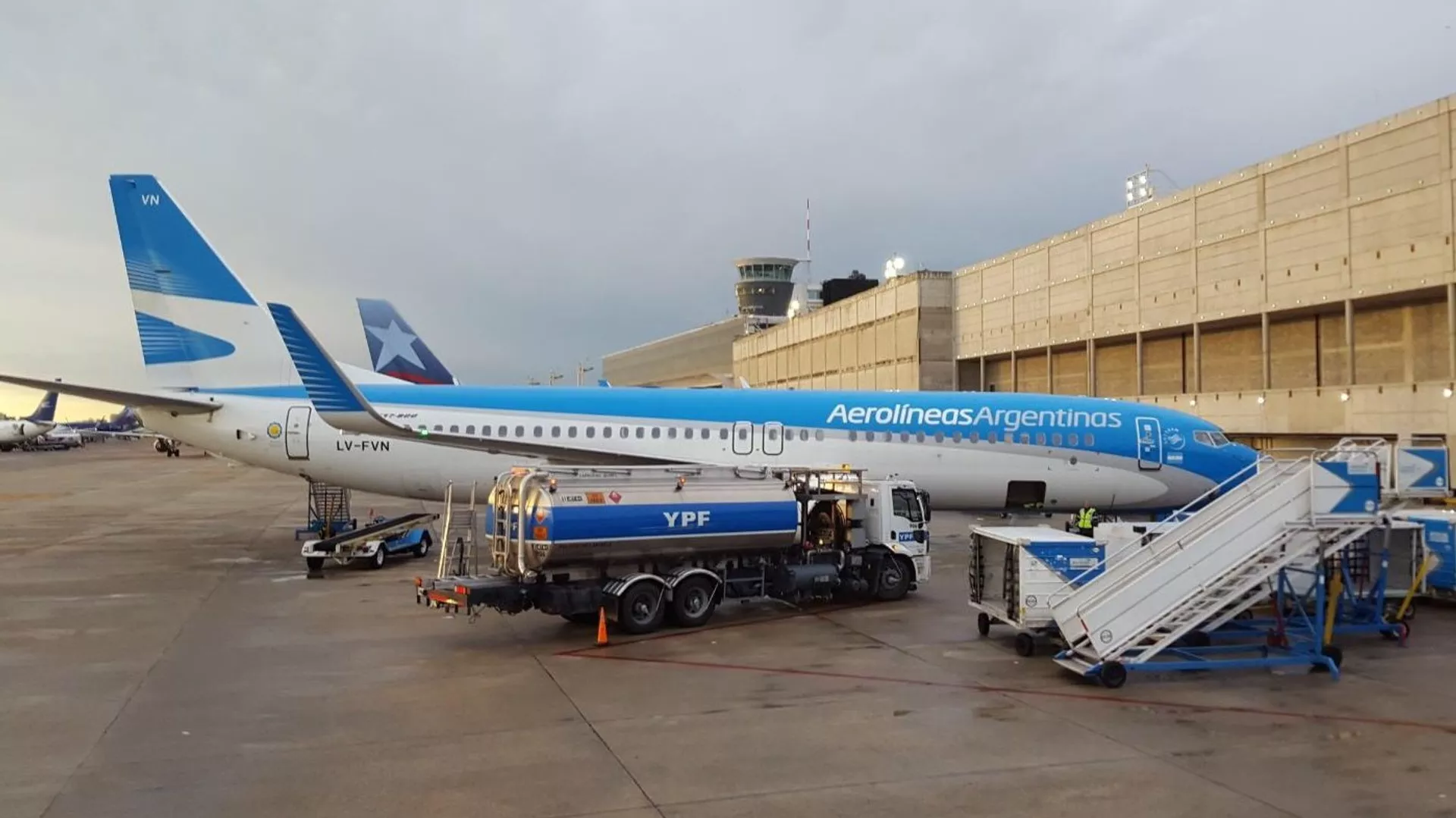 Avión de Aerolíneas Argentinas en el Aeroparque de Buenos Aires - Sputnik Mundo, 1920, 08.11.2024