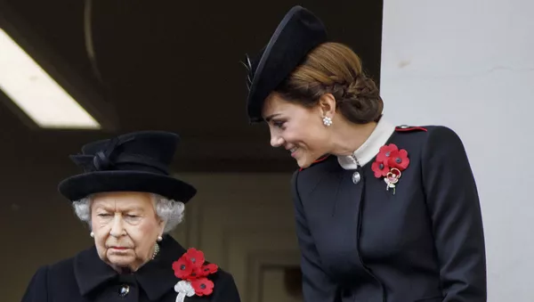 Reina Isabel junto a Kate Middleton el Día de Recuerdo