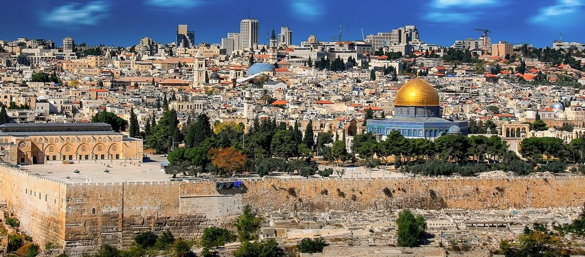Jerusalén es considerada una ciudad sagrada para las tres principales religiones monoteístas del mundo: el judaísmo, el cristianismo y el islam. También es disputada por Palestina e Israel, que consideran la ciudad capital de sus respectivos Estados. Jerusalén es considerada una ciudad sagrada para las tres principales religiones monoteístas del mundo: el judaísmo, el cristianismo y el islam. También es disputada por Palestina e Israel, que consideran la ciudad capital de sus respectivos Estados. - Sputnik Mundo, 1920, 20.01.2021