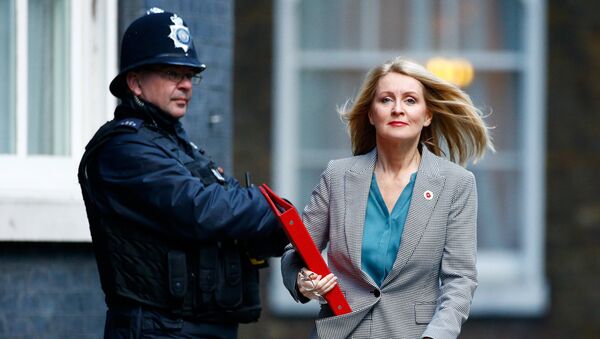 Esther McVey, la ministra británica de Trabajo y Pensiones - Sputnik Mundo