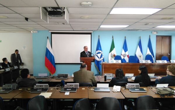 Yuri Usachov interviene en Parlacen Yuri Usachov interviene en Parlacen - Sputnik Mundo