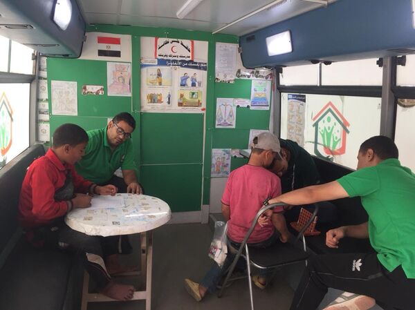 Una patrulla de Niños abandonados - Sputnik Mundo