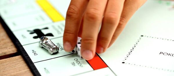 Un tablero de Monopoly - Sputnik Mundo