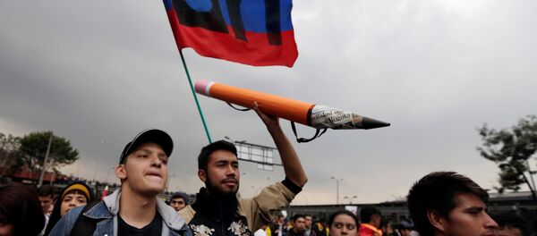 Marchas universitarias en Bogotá, Colombia - Sputnik Mundo