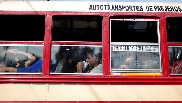 Autobús con migrantes en México (Archivo) - Sputnik Mundo