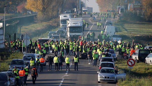 Protestas contra los precios del combustible en París - Sputnik Mundo