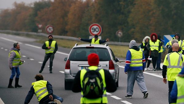 Protestas contra los precios del combustible en Francia Protestas contra los precios del combustible en Francia - Sputnik Mundo