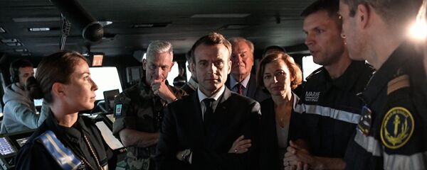 Emmanuel Macron (centro), presidente de Francia Emmanuel Macron (centro), presidente de Francia - Sputnik Mundo