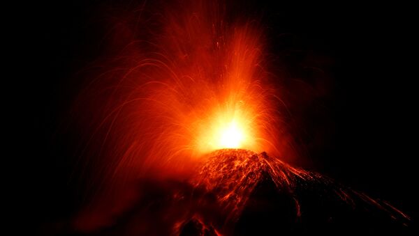 Erupción del volcán de Fuego en Guatemala - Sputnik Mundo