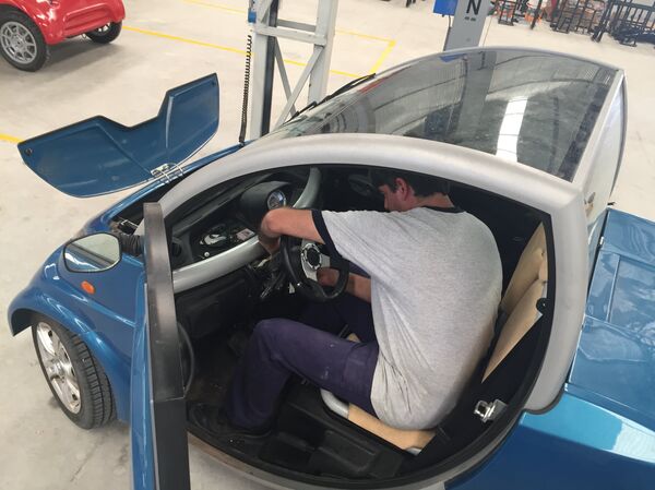 Interior de  un modelo de los autos eléctricos Sero Electric  - Sputnik Mundo