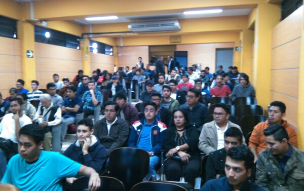 Estudiantes de la USAC esperando encuentro con cosmonauta ruso - Sputnik Mundo