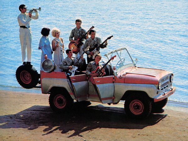 El sexo sí que existía en la URSS, sobre todo en la publicidad de autos - Sputnik Mundo