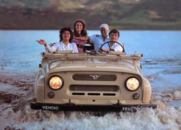 El sexo sí que existía en la URSS, sobre todo en la publicidad de autos - Sputnik Mundo