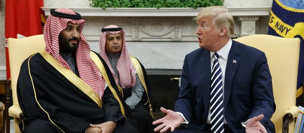 El presidente de EEUU, Donald Trump y el príncipe heredero de Arabia Saudí, Mohammed bin Salman - Sputnik Mundo