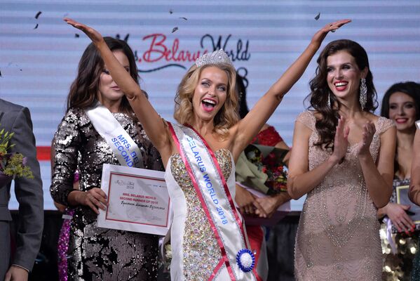 Mrs Bielorrusia 2018: eligen a la mujer casada más bella de todo el país - Sputnik Mundo