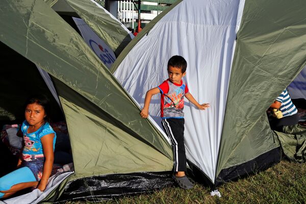Espeluznantes imágenes de la erupción del volcán de Fuego en Guatemala - Sputnik Mundo