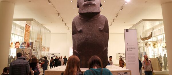 Hoa Hakananai'a, el moái del pueblo rapa nui robado de la isla de Pascua y expuesto en el Museo Británico de Londres - Sputnik Mundo