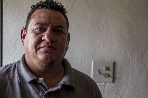 José Aguilar posa para foto en su restaurante Honduras 504 - Sputnik Mundo