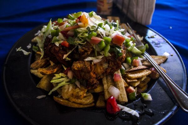Pollo chuco preparado en el restaurante Honduras 504 - Sputnik Mundo