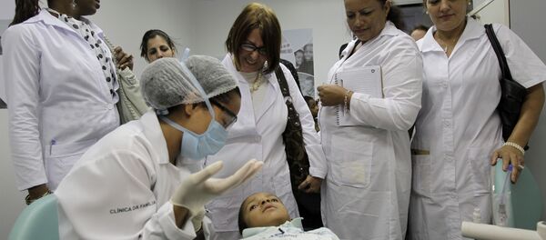 Médicos cubanos en Brasil - Sputnik Mundo