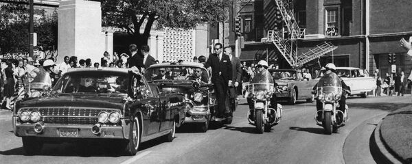 El presidente John F. Kennedy a pocos segundos de recibir un disparo mortal El presidente John F. Kennedy a pocos segundos de recibir un disparo mortal - Sputnik Mundo