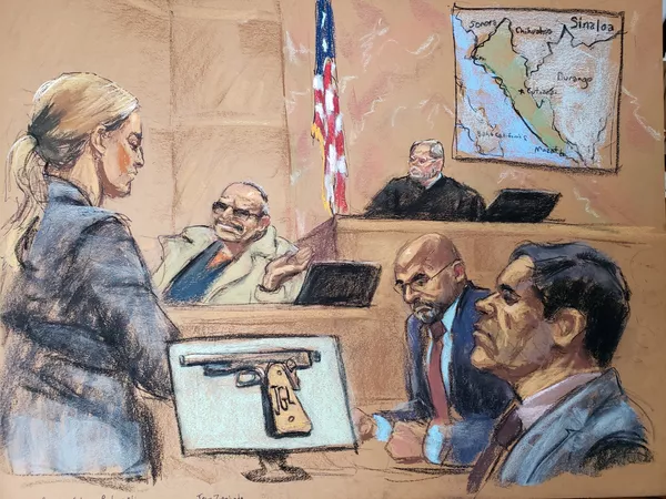Jesús 'El Rey' Zambada (centro) y Joaquín 'Chapo' Guzmán (dcha.) en la Corte Federal de Brooklyn 