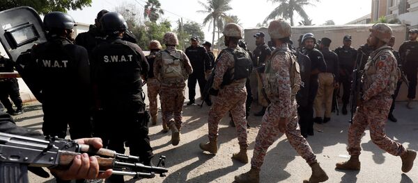 Militares cerca del Consulado general de China en Karachi tras anentado Militares cerca del Consulado general de China en Karachi tras anentado - Sputnik Mundo