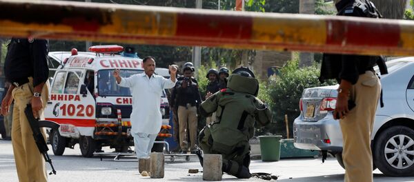 Situación tras el atentado al Consulado general de China en Karachi, Pakistán - Sputnik Mundo