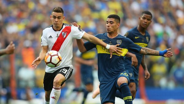 Rafael Borre, futbolista de River Plate, y Lucas Olaza, de Boca Juniors, durante el primer partido de la final de Copa Libertadores, Buenos Aires, 11 de noviembre de 2018 Rafael Borre, futbolista de River Plate, y Lucas Olaza, de Boca Juniors, durante el primer partido de la final de Copa Libertadores, Buenos Aires, 11 de noviembre de 2018 - Sputnik Mundo