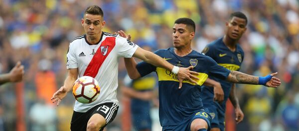 Rafael Borre, futbolista de River Plate, y Lucas Olaza, de Boca Juniors, durante el primer partido de la final de Copa Libertadores, Buenos Aires, 11 de noviembre de 2018 - Sputnik Mundo