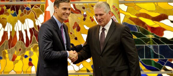 El presidente del Gobierno de España, Pedro Sánchez, y el presidente de Cuba, Miguel Díaz-Canel - Sputnik Mundo