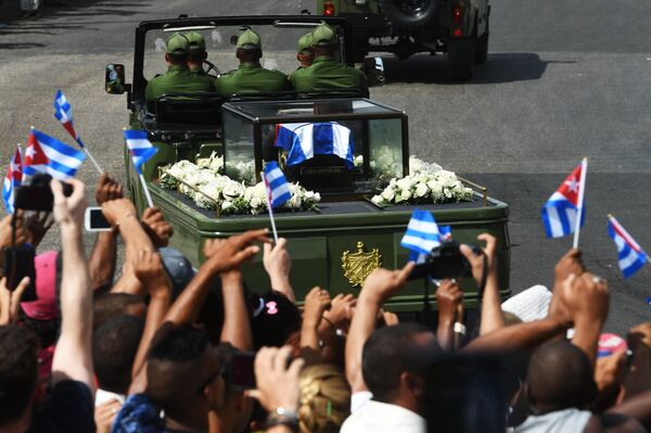 Cortejo fúnebre con las cenizas de Fidel Castro - Sputnik Mundo